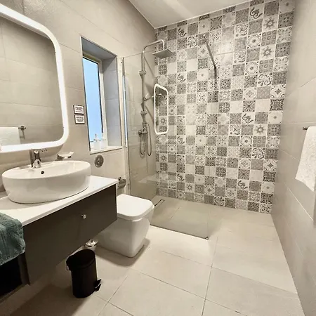 Apartmán Modern And Spacious 3 Bedroom *